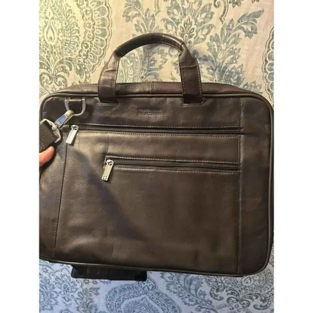Kenneth Cole REACTION Risky Business Messenger Leather‎ Crossbody Laptop Bag 17